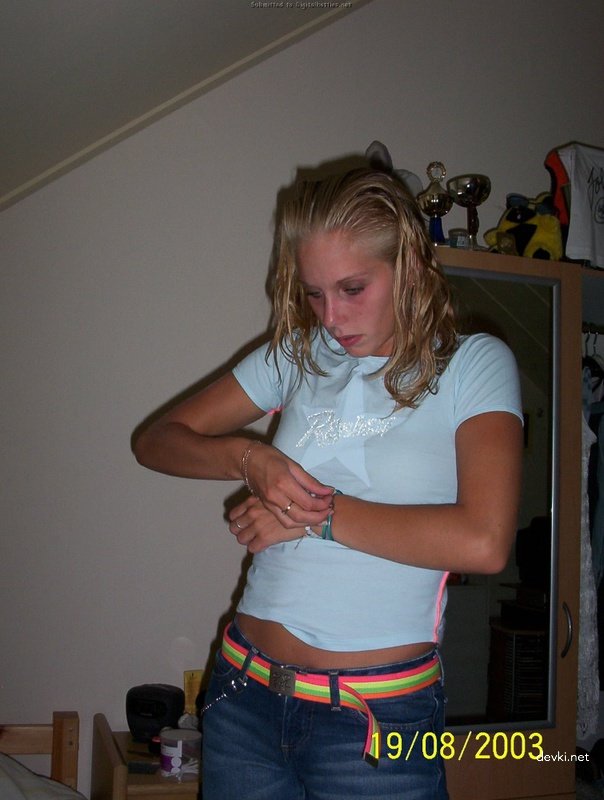 Explicit Amateur Photos: Petite Girl with Small Boobs - Personal Pictures