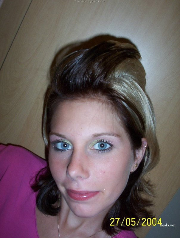 Explicit Amateur Photos: Petite Girl with Small Boobs - Personal Pictures