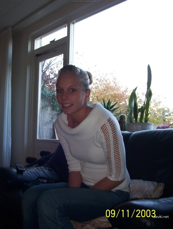 Explicit Amateur Photos: Petite Girl with Small Boobs - Personal Pictures