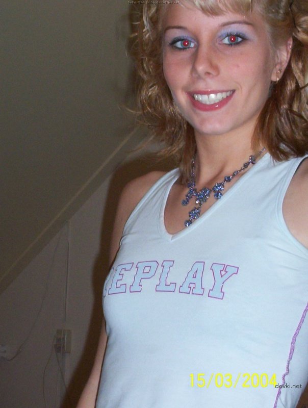 Explicit Amateur Photos: Petite Girl with Small Boobs - Personal Pictures
