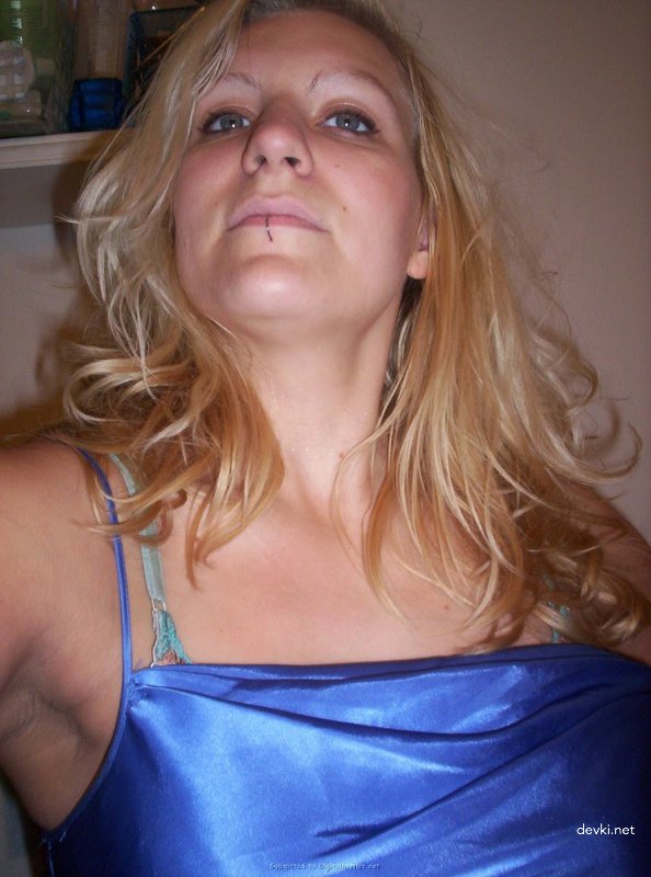 Convinced Girlfriend for Sex and Filmed Her Pussy