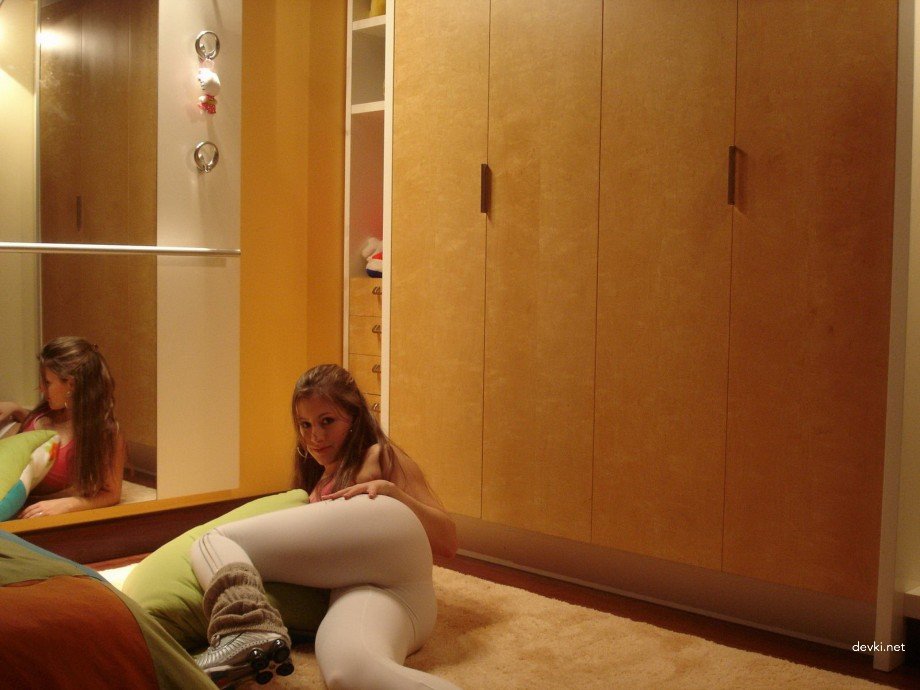 Private Photo of Sexy Amateur Girl: Explicit and Bold!