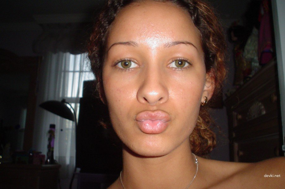 Explicit Amateur Photo: Hairy Mulatto Pussy Exposed