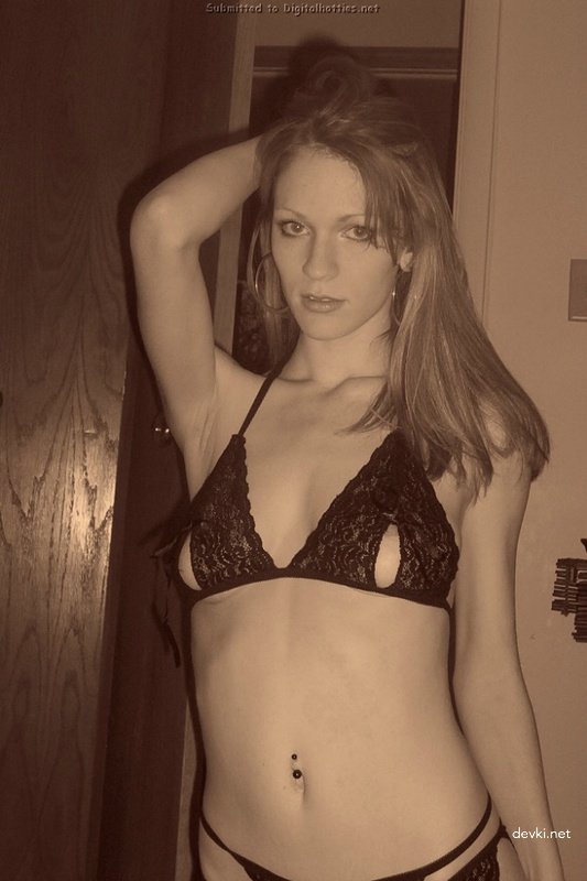 Skinny Redhead Girl Exposing Her Pierced Nipple - Homemade Amateur Photo