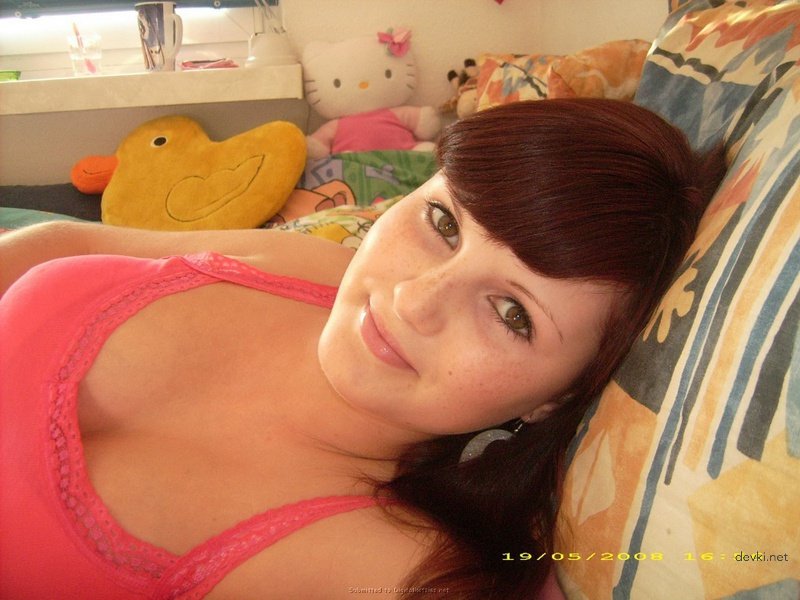 Curvy Girl Goes Commando in Amateur Explicit Photo