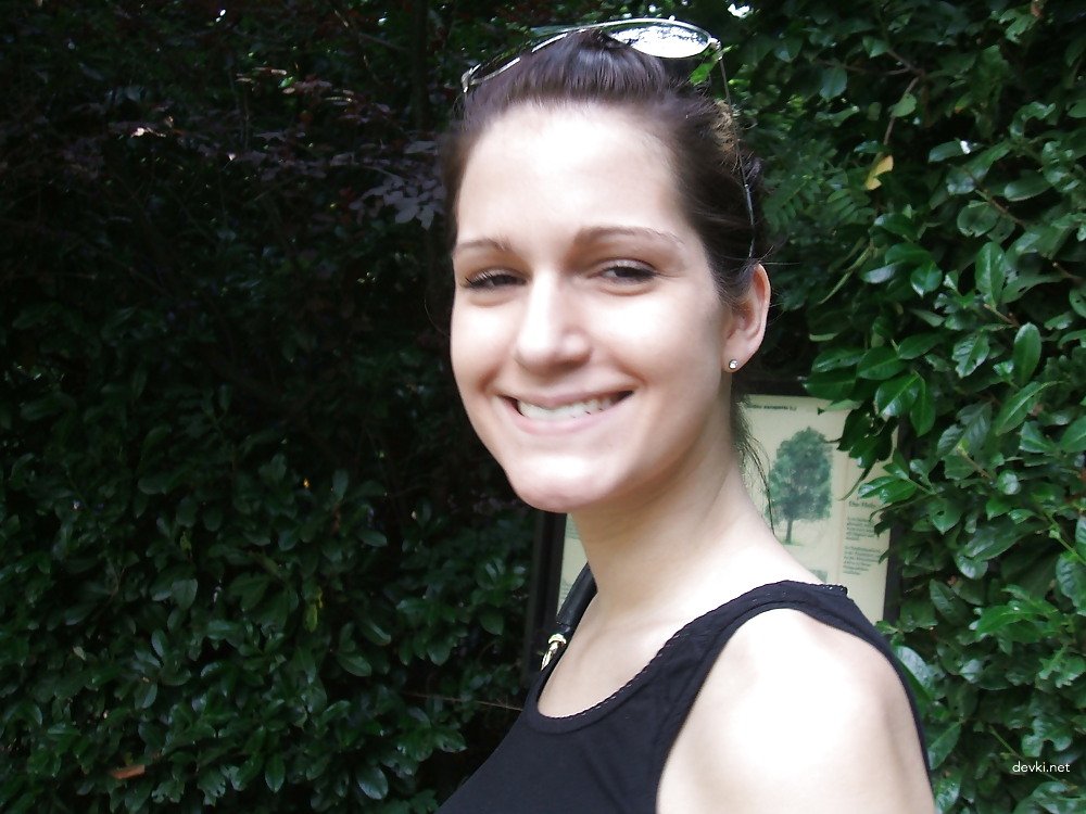 Girl Sucks Cock and Shows Pussy - Explicit Blowjob and Pussy Display