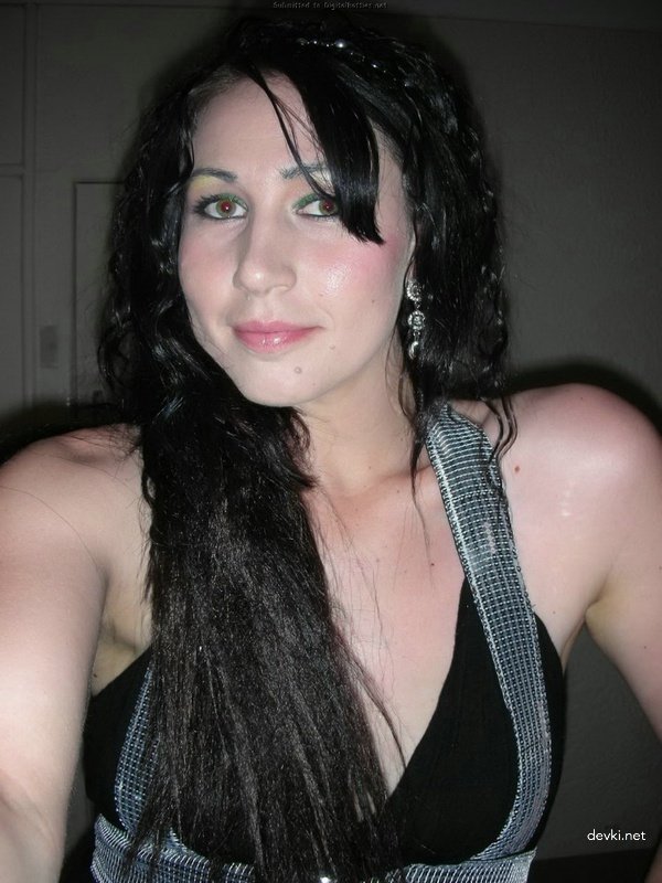 Explicit Nude Photos of Brunette Amateur - Intimate Naked Shots