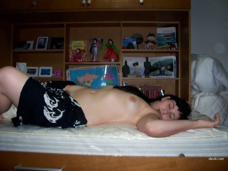 Explicit Nude Photos of Brunette Amateur - Intimate Naked Shots