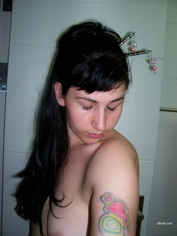 Explicit Nude Photos of Brunette Amateur - Intimate Naked Shots