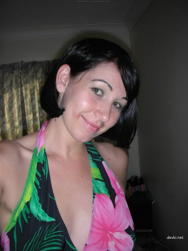 Explicit Nude Photos of Brunette Amateur - Intimate Naked Shots