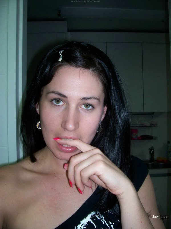 Explicit Nude Photos of Brunette Amateur - Intimate Naked Shots