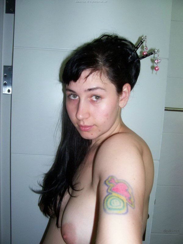 Explicit Nude Photos of Brunette Amateur - Intimate Naked Shots