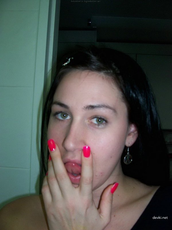 Explicit Nude Photos of Brunette Amateur - Intimate Naked Shots