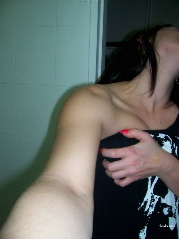 Explicit Nude Photos of Brunette Amateur - Intimate Naked Shots