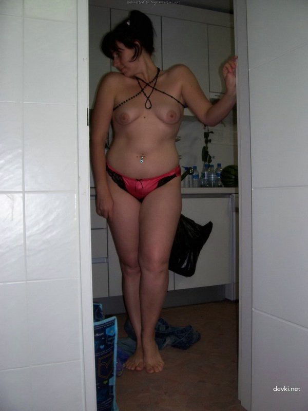 Explicit Nude Photos of Brunette Amateur - Intimate Naked Shots