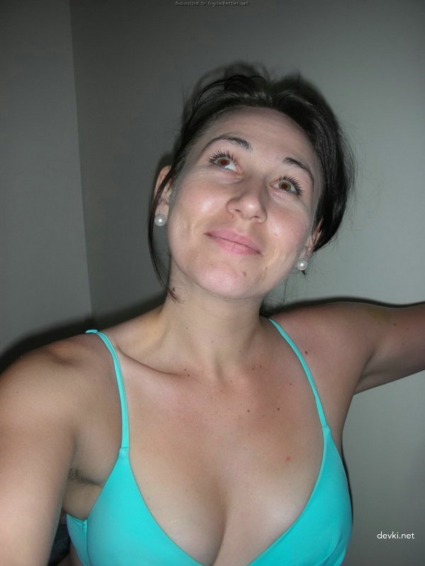 Explicit Nude Photos of Brunette Amateur - Intimate Naked Shots