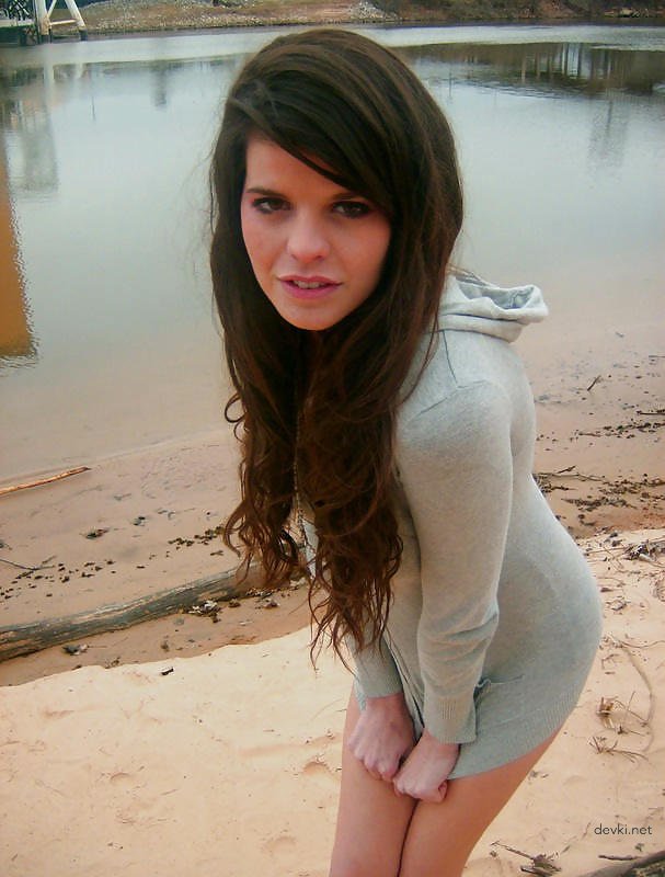 Huge Tits Amateur Girl Exposed in Explicit Photo