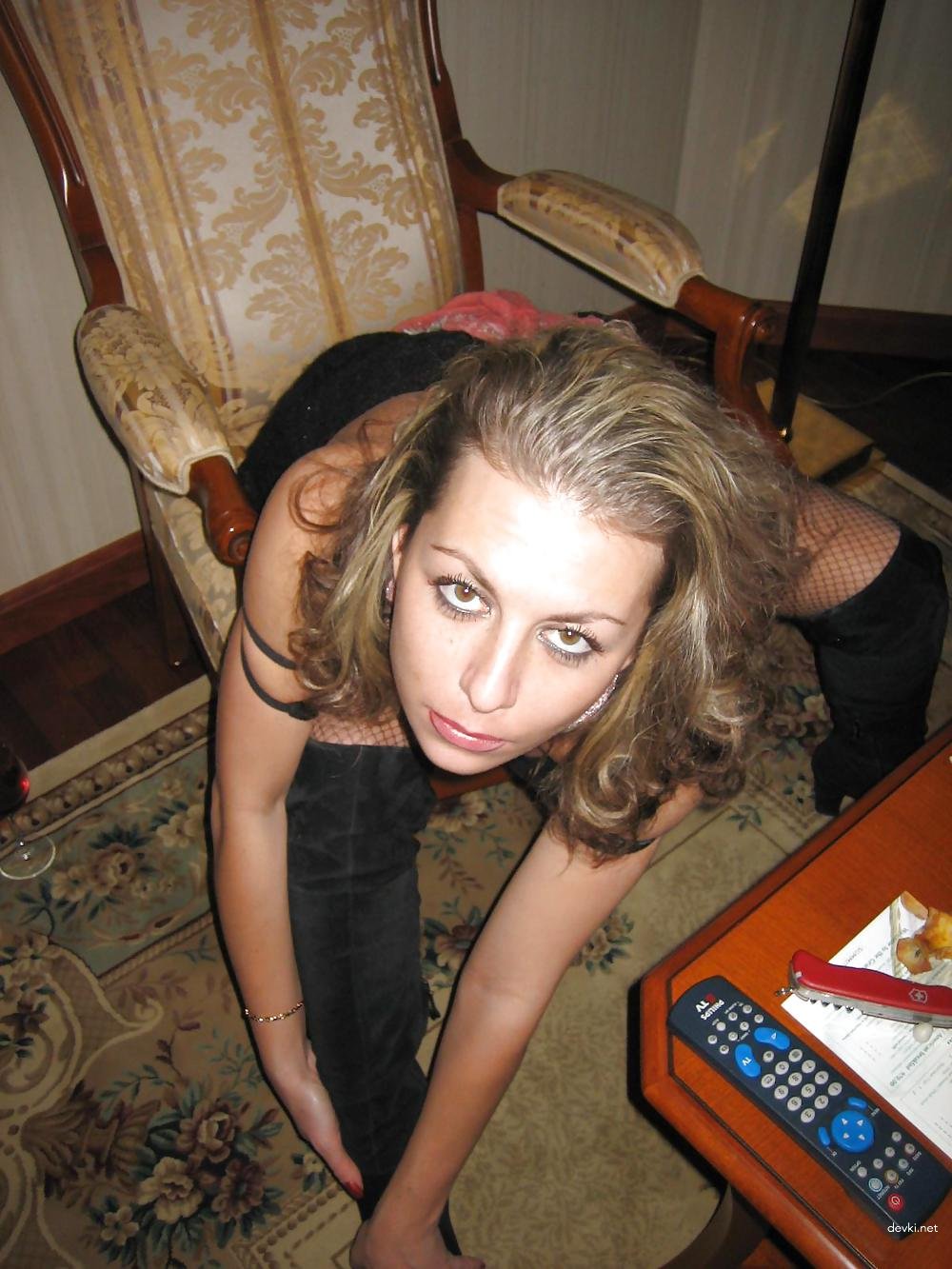 Seductive Woman Poses Sexually: Amateur Explicit Photo