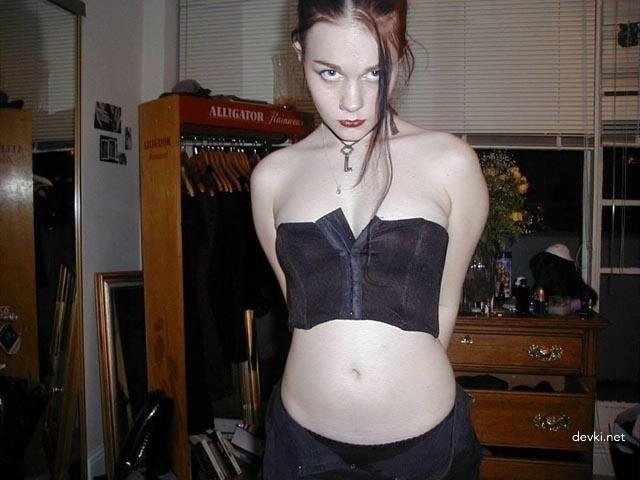Hot Amateur Topless Girl Reveals All - Explicit Photo