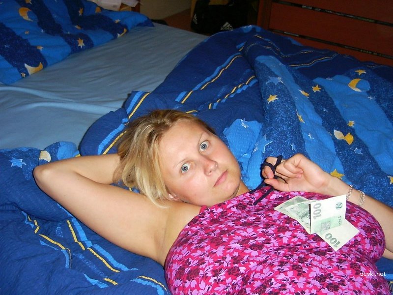 Hot Young Wife Gives Husband Blowjob - Explicit Amateur Oral Sex