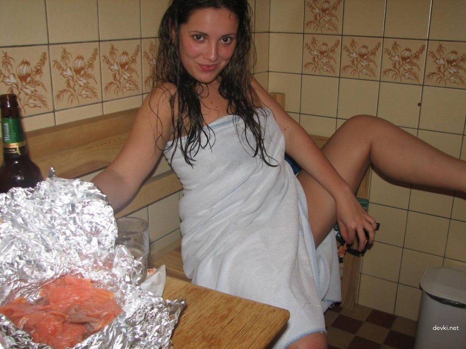 Teen Girl Shares Explicit Porn Pics - Hot Amateur Photos