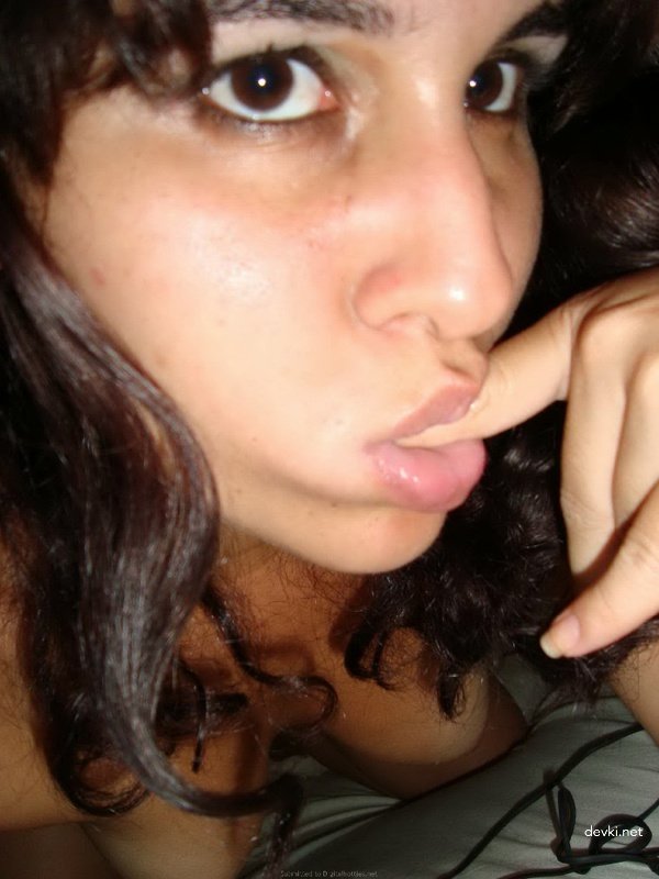 Shameless Chick Flaunts Pussy: Explicit Amateur Photo