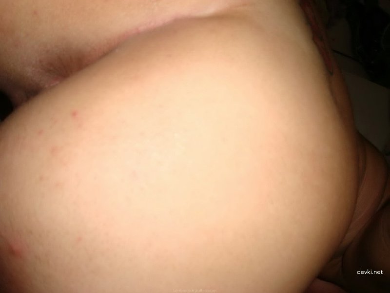Shameless Chick Flaunts Pussy: Explicit Amateur Photo