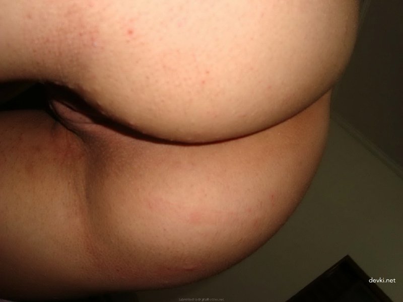 Shameless Chick Flaunts Pussy: Explicit Amateur Photo