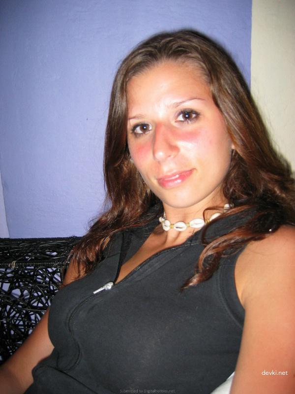 Young Couple Vacation Sex Tape: Explicit Amateur Photo Shoot