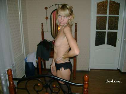 Sexy Topless Beauty: Amateur Explicit Photo Shoot