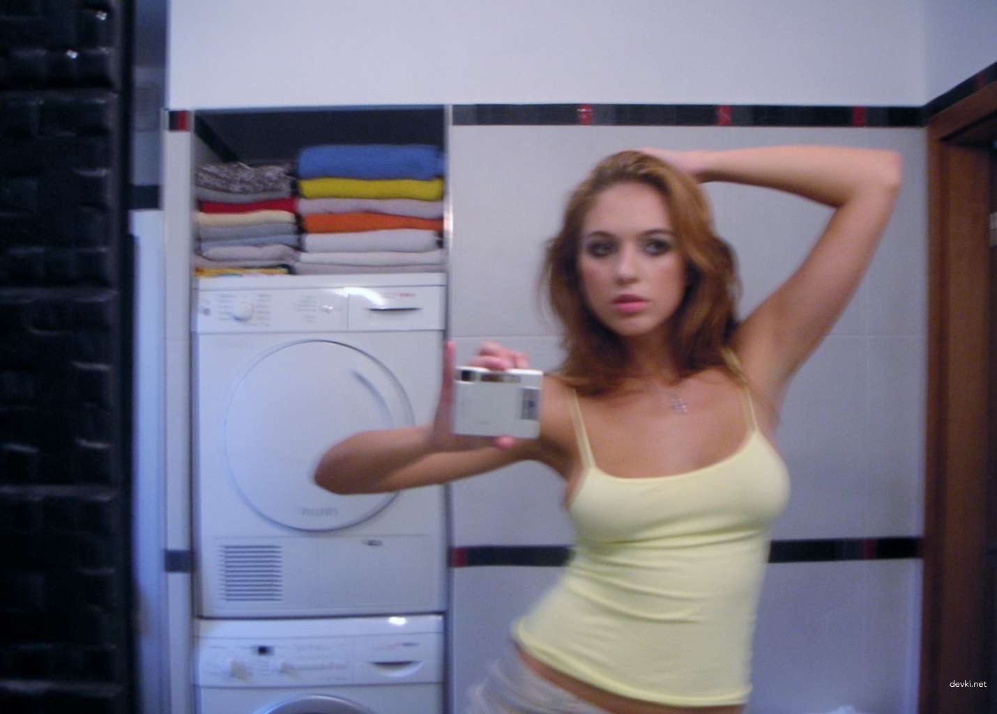 Explicit Selfie: Nude Girl Amateur Photo Shoot