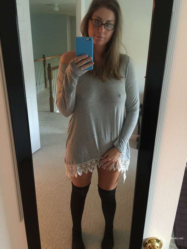 Voluptuous Busty Girl Amateur Photo - Explicit and Bold Content