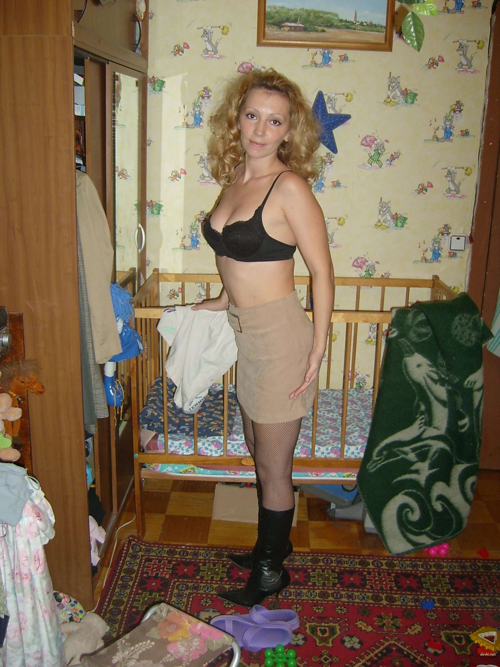 Hot Bitch with Great Body: Amateur Slut Shows Off Curves