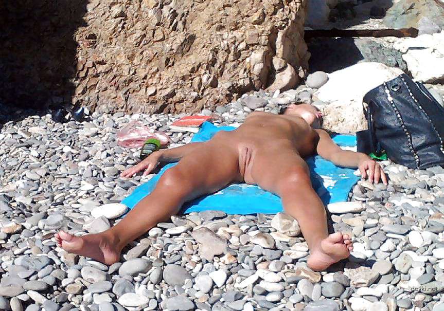 Women Expose Naked Bodies: Explicit Display of Female Nudity
