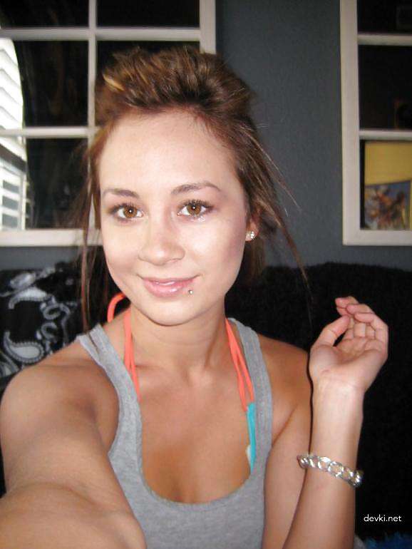 Private Erotic Photos of Cute Girl - Explicit Amateur Nudes