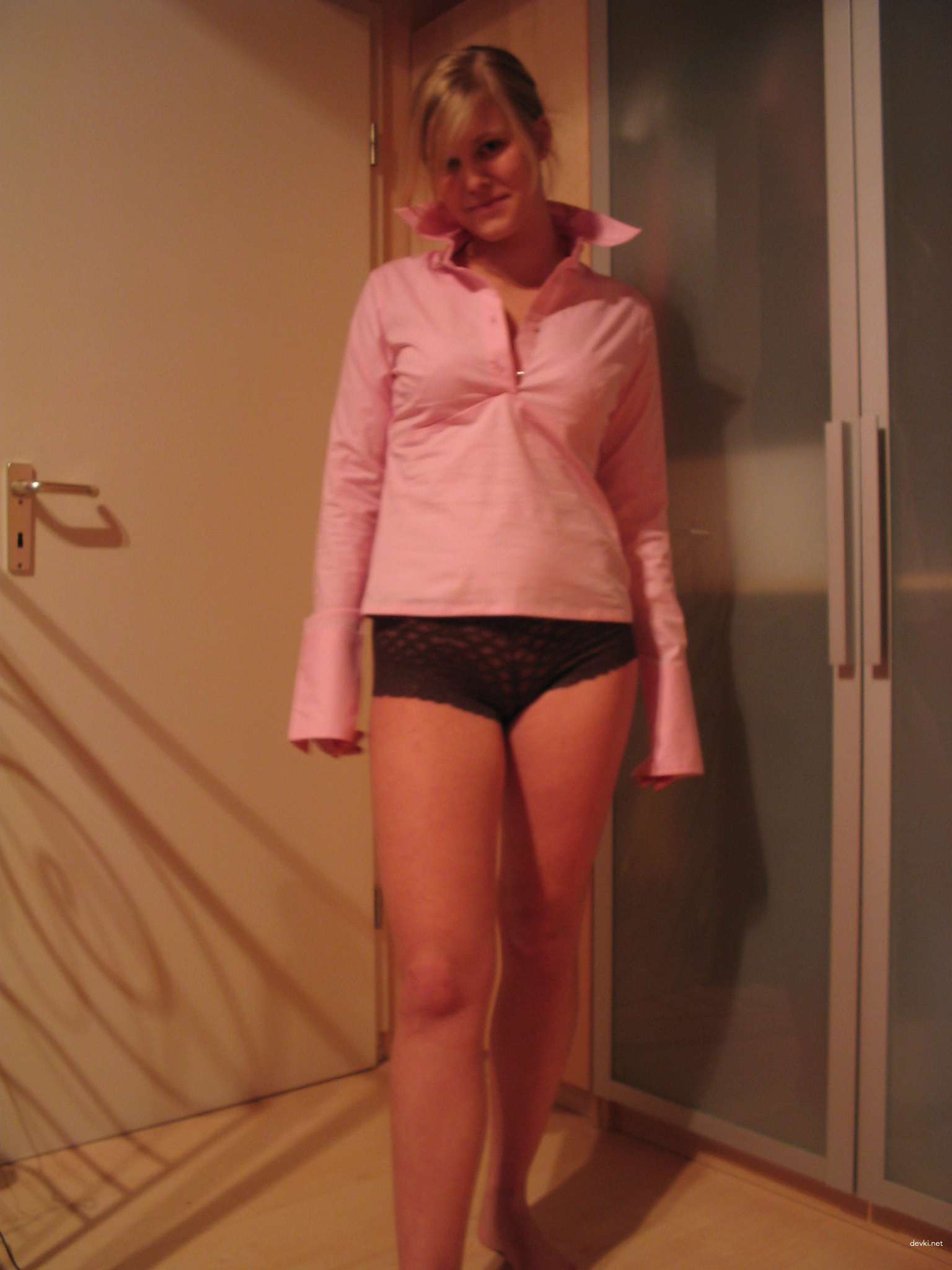 Sensual Amateur Erotica: Cute Girl's Explicit Photoshoot