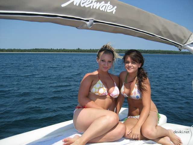 Private Vacation Girl Amateur Photo: Explicit Beach Bikini Picture