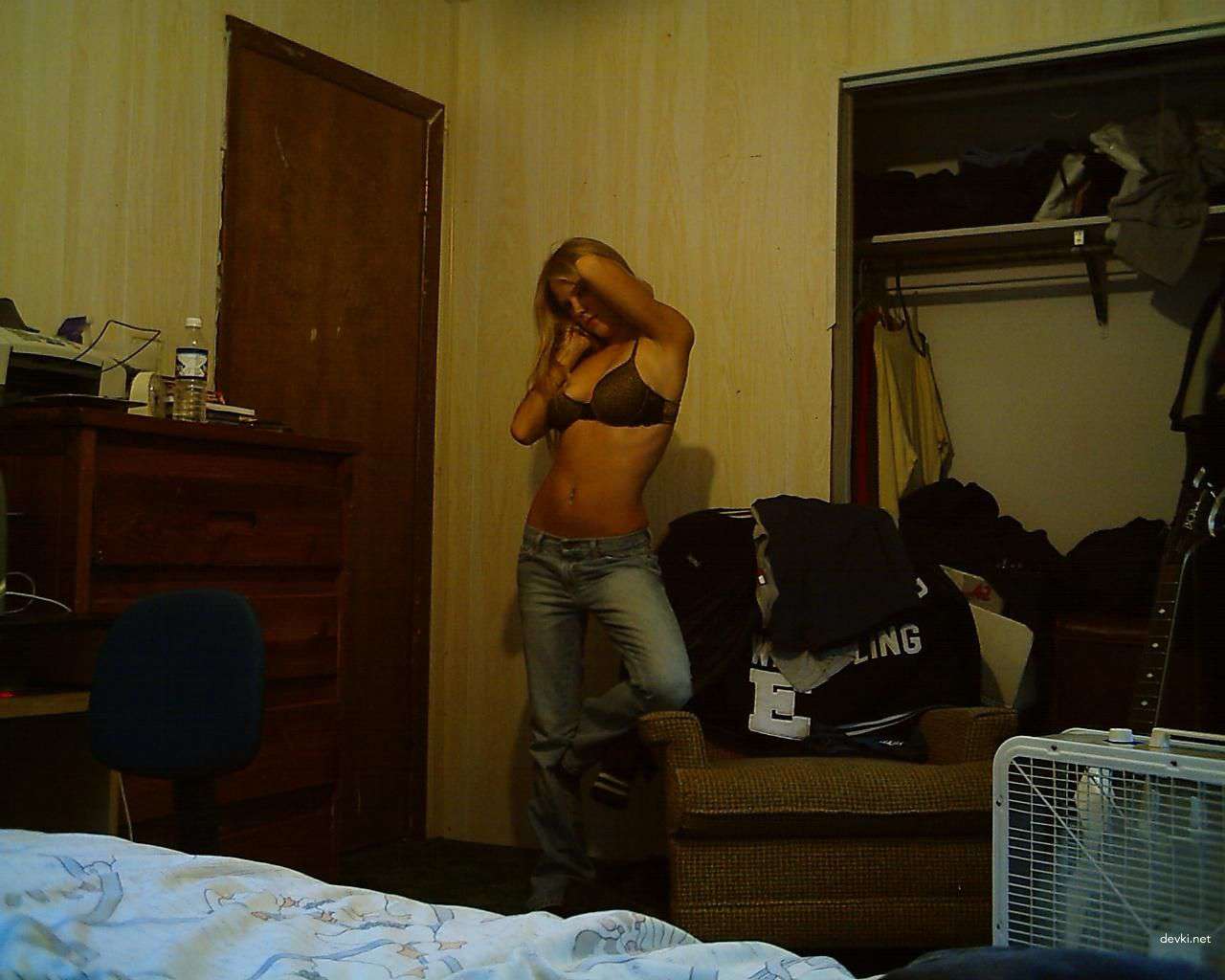 Hot Amateur Girl with Amazing Tits Exposed in Photoshoot