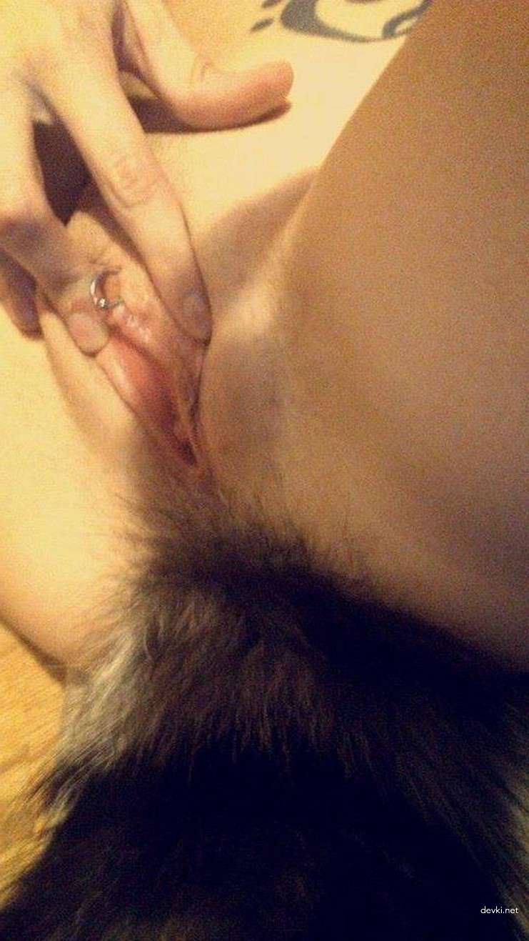 Naked Slut with Tail in Ass - Explicit Amateur Photo Collection