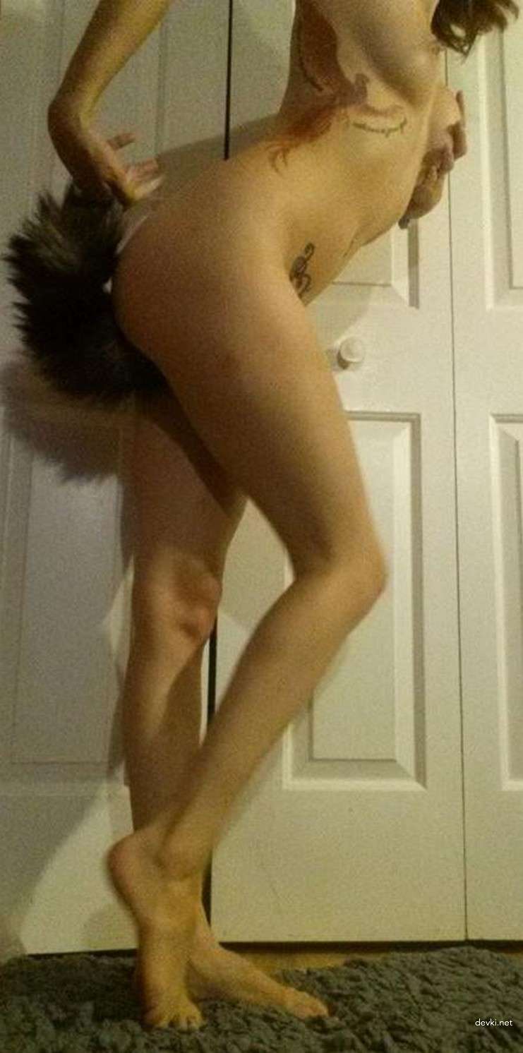 Naked Slut with Tail in Ass - Explicit Amateur Photo Collection
