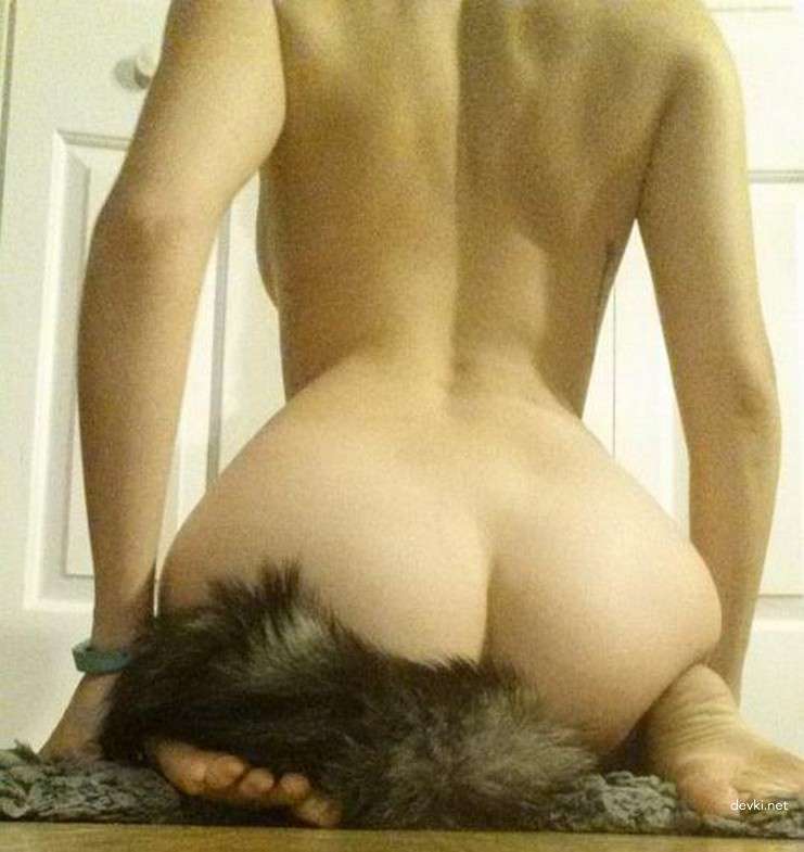 Naked Slut with Tail in Ass - Explicit Amateur Photo Collection
