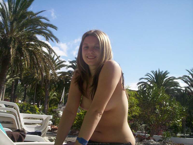Explicit Private Vacation Photos of Girl: Uncensored Beach Pics