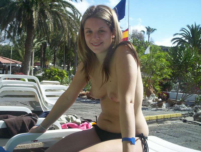 Explicit Private Vacation Photos of Girl: Uncensored Beach Pics