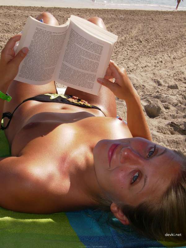 Explicit Private Vacation Photos of Girl: Uncensored Beach Pics