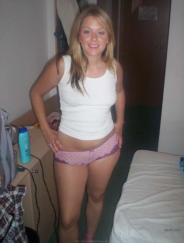 Explicit Private Vacation Photos of Girl: Uncensored Beach Pics