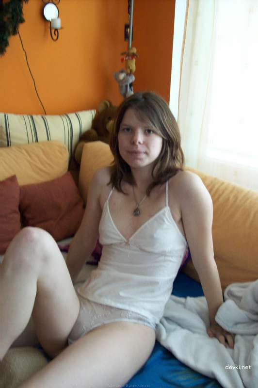 Private Slut's Explicit Photo: Naughty Amateur Shows All