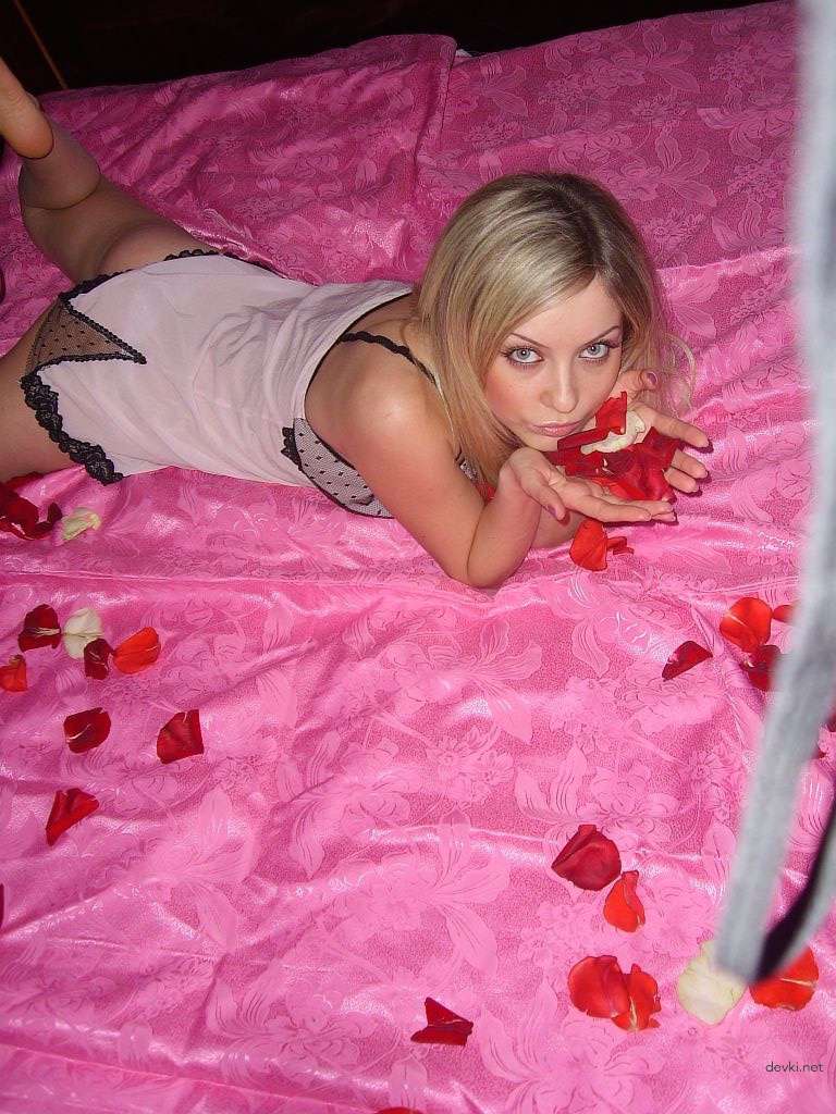 Two Sexy Friends Posed in Lingerie - Amateur Explicit Photo Shoot