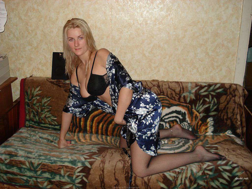 Amateur Blonde Babe Exposes All in Explicit Photoshoot