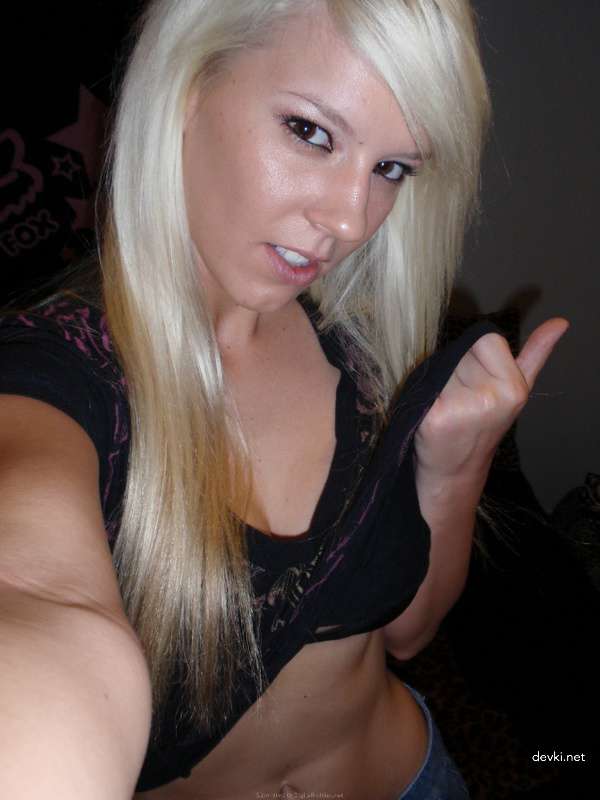 Amateur Blonde Takes Close-Up Pussy Pics: Explicit Vagina Photography