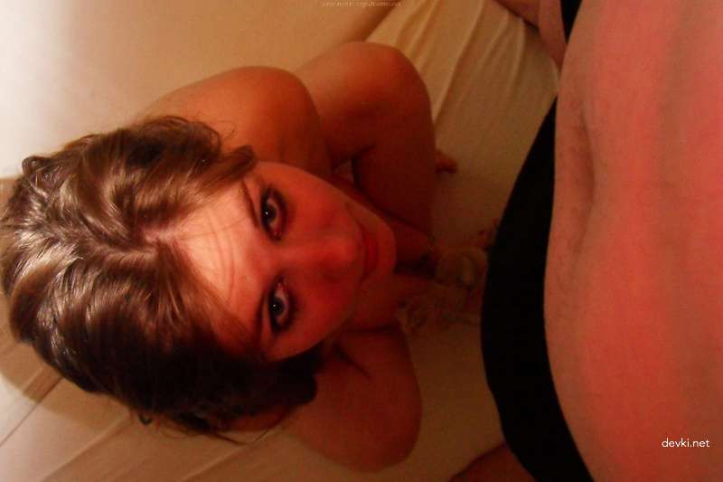 Intimate Amateur Photo of Sweet Girlfriend: Explicit and Sensual Shots
